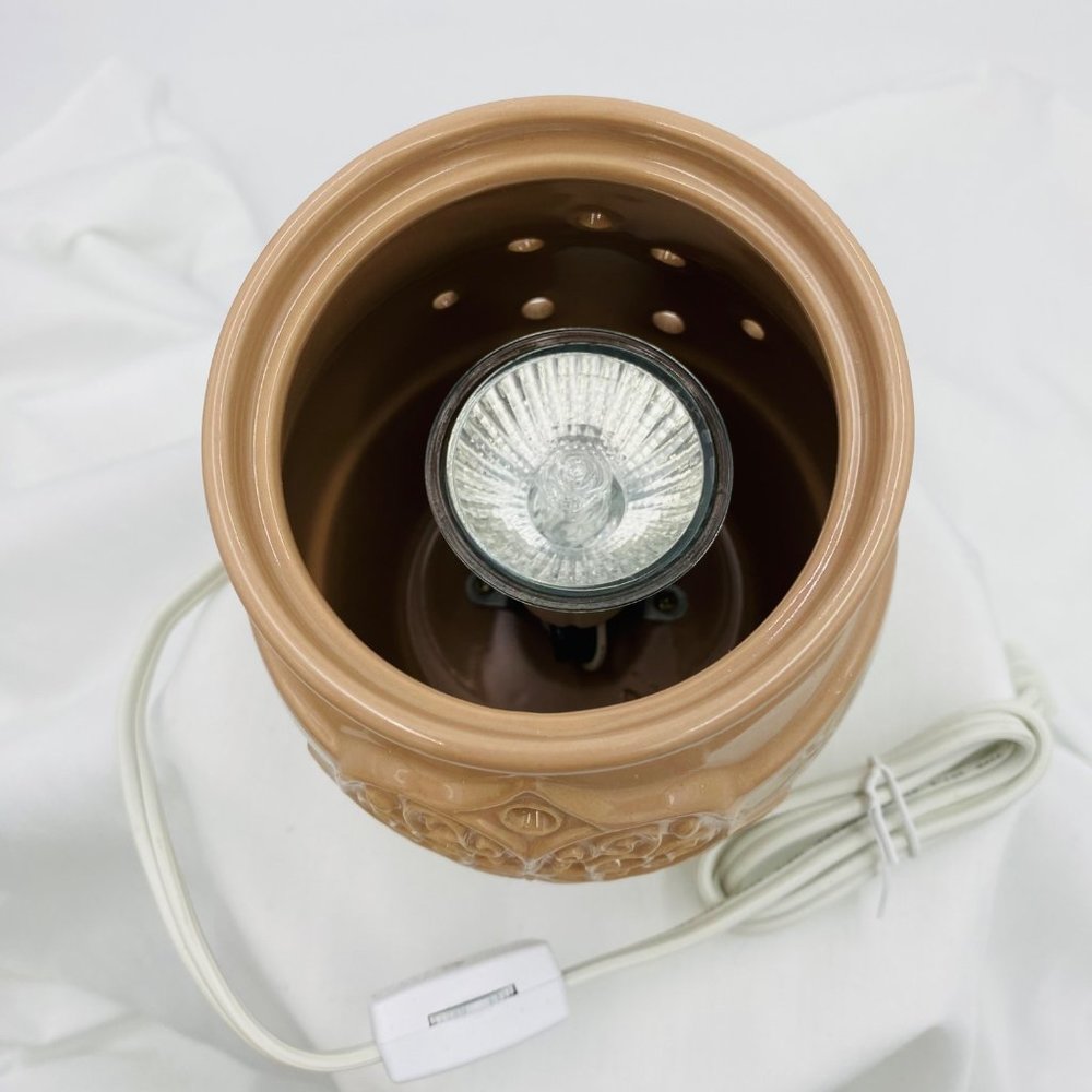 Electric scented wax melter with plumeria wax included - Picture 4 of 9